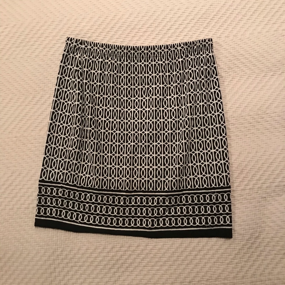 Sophie Max -black & cream colored skirt